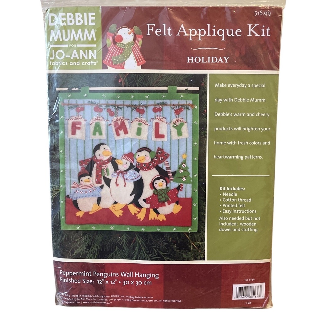 Debbie Mumm Holiday Felt Applique Kit Peppermint Penguins Wall Hanging 12"x12"